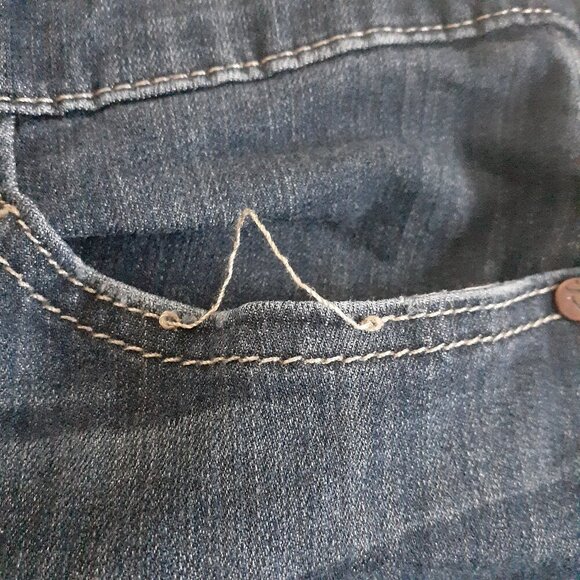 Simply Vera Vera Wang Women's Size 16W Medium Wash Mid Rise Capri Denim Jeans - Picture 5 of 15